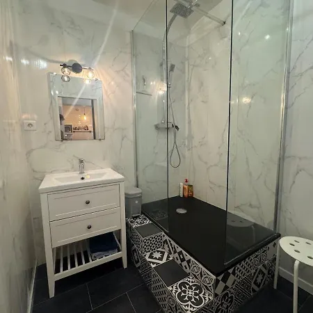 Appartement Paisible Dans Jolie Cour Interieure