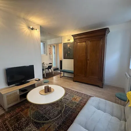 Paisible Dans Jolie Cour Interieure * Caen