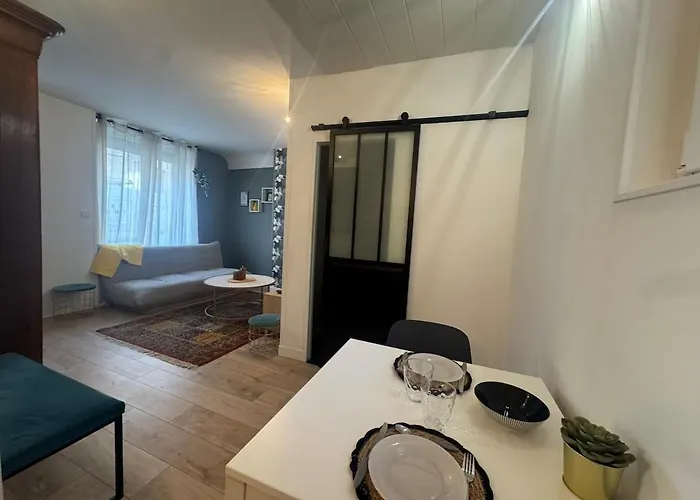 Paisible Dans Jolie Cour Interieure