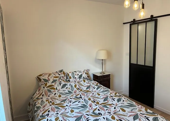 Paisible Dans Jolie Cour Interieure Caen